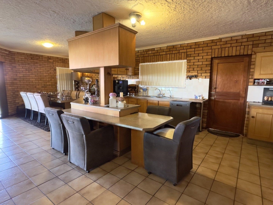 6 Bedroom Property for Sale in Wavecrest Eastern Cape